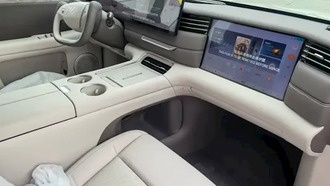 Новый IM LS6 с полукруглым рулём и экраном для пассажира: первые фото салона