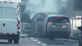 Электрический минивэн Li Auto MEGA загорелся после ДТП, но владелец остался доволен безопасностью