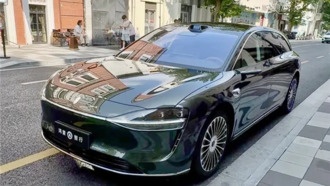 В сети появились фото салона нового «умного» кроссовера Huawei Xiangjie S9T