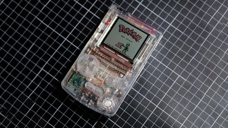 Самоучка создала полностью прозрачную материнскую плату для Game Boy Color