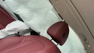 Подушка безопасности BMW iX3 сработала без причины: владелица не верит объяснению 4S-центра