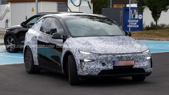 Tesla тестирует удлинённую Model Y L на Нюрбургринге: трёхрядный салон и цена от 3,5 млн рублей