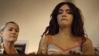 Робин Райт и Оливия Кук в напряжённом психологическом противостоянии в трейлере сериала «Девушка моего сына»