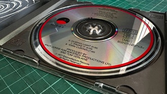 Первый коммерческий компакт-диск был выпущен 43 года назад