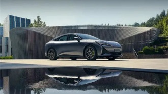 Владелец нового электромобиля обнаружил в нём трёхлетнюю батарею