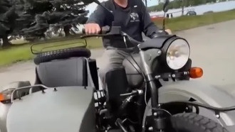 Житель Аляски получил в подарок от Путина новый мотоцикл «Урал»