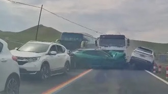 В Китае произошло массовое ДТП с участием цистерны: владелец Xiaomi YU7 поблагодарил автомобиль за спасение жизни