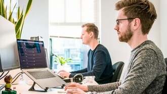 Глава IgniteTech уволил 80% сотрудников за отказ работать с ИИ и спустя два года заявляет, что был прав