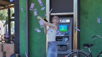 Как взять кредит в InZoi: банковский займ и займы у ростовщиков