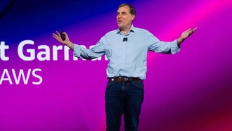 Amazon строит суперкомпьютер для ИИ, чтобы бросить вызов Microsoft и Google