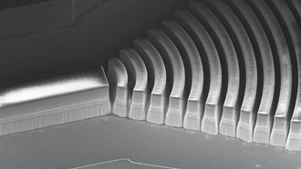 Учёные MIT создали ультраширокополосный лазерный гребень для точного обнаружения химических веществ