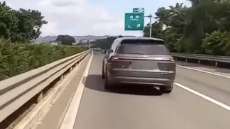 Водитель в Китае пытался оправдать пьяную езду «автопилотом»