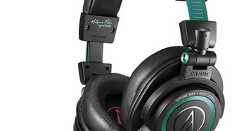 Audio-Technica выпустила стриминговую гарнитуру ATH-M50xSTS-USB в стиле Хацунэ Мику