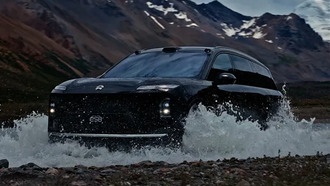 Жена основателя NIO перешла на новый электрический кроссовер ES8