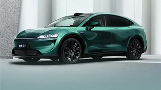 Глава Huawei впервые попробовал кемпинг и пожарил шашлык для владельцев электромобилей