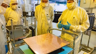 Intel не отказывается от стеклянных подложек, а будет лицензировать технологию сторонним компаниям