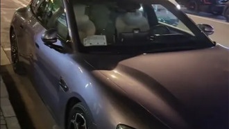 В Китае женщина устроила истерику после задержания за пьяную езду на новом Xiaomi SU7