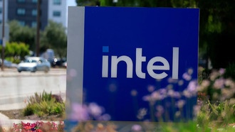 Правительство США получит 10% долю в Intel по соглашению с Патом Гелсингером