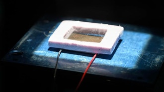 Ученые увеличили эффективность солнечных термоэлектрогенераторов в 15 раз с помощью черного металла