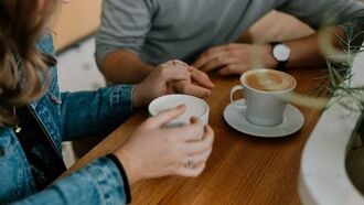 Более 23 тысяч человек состоят в отношениях с ИИ: как эпидемия одиночества меняет общество