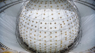 Крупнейший в мире детектор нейтрино начал работу в Китае