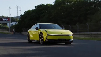 Новый Xiaopeng P7 на трассе Чжэцзян обогнал Porsche 911 и BMW M3