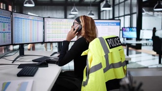 Центры экстренных вызовов в США внедряют ИИ-помощников из-за нехватки операторов