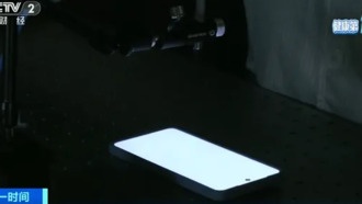 Эксперты рассказали о реальной пользе защиты от синего света в смартфонах