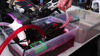 Энтузиаст охладил видеокарты жидкостью для АКПП и получил прирост производительности