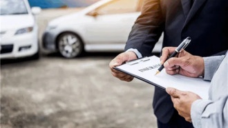 Автовладелец 8 лет не попадал в аварии, но его страховка подорожала