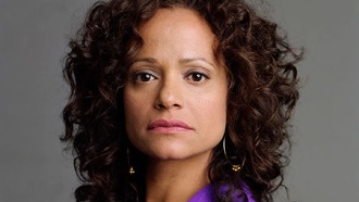 Джуди Рейес вернулась к роли медсестры Карлы в новом сериале «Клиника»