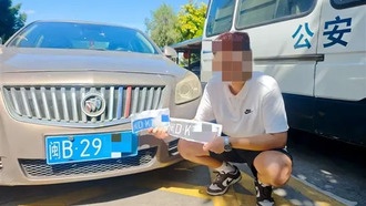 В Китае водитель подделал номерной знак, чтобы не платить за парковку, и поплатился