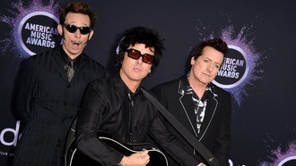 Green Day представили трейлер фильма «New Year's Rev» о подростках, мечтающих сыграть с группой