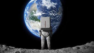 Мошенник, выдававший себя за астронавта в беде, обманул 80-летнюю женщину на тысячи долларов