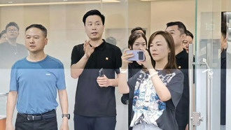 Xiaomi 16 показали на живых фото: дизайн радикально изменился, напомнив Xiaomi 11 Ultra