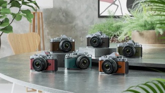 Nikon выпустила серебристую беззеркальную камеру Z f с возможностью кастомизации и функцией зернистости плёнки