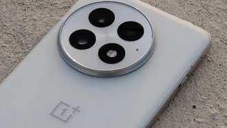 OnePlus 13 получает обновление OxygenOS 15.0.0.860 с улучшениями приватности, фото и связи