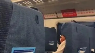 Пассажира задержали за курение в салоне скоростного поезда в Китае