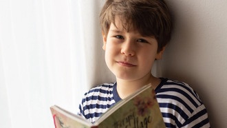 Роботы помогают детям справиться с тревогой при чтении вслух