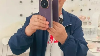 83-летний поклонник Huawei оценил складной Mate XTs: «Восьмигранный боец»