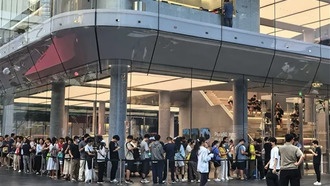 Huawei Mate XTs Master Edition: смартфон с тройным складыванием вызвал ажиотаж в магазинах