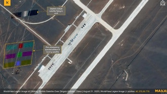 Спутник Maxar случайно сфотографировал Starlink на фоне китайской авиабазы