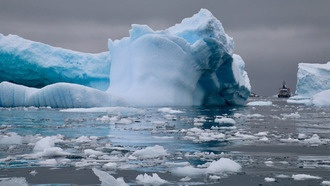 Ученые выяснили, почему переворачиваются айсберги