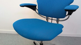 Обзор кресла Humanscale Freedom с подголовником: роскошь эргономики