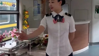 В Китае запустили 20-дневный туристический поезд с питанием «шведский стол»