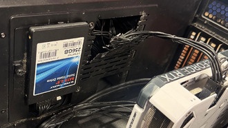 Мастер по ремонту назвал игровой ПК клиента «чудовищем» из-за опасного расположения кабелей