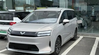 Представлен новый минивэн Wuling Xingguang 730 с двусторонними раздвижными дверями