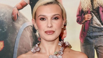 Милли Бобби Браун и Джулиан Деннисон воссоединятся в ромкоме Netflix «Просто представь»