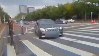 Водитель без прав за рулём Maybach задержан в Пекине после пяти провалов на экзамене