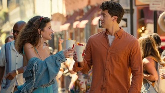 Netflix показал первый тизер фильма «Люди, которых мы встречаем в отпуске»